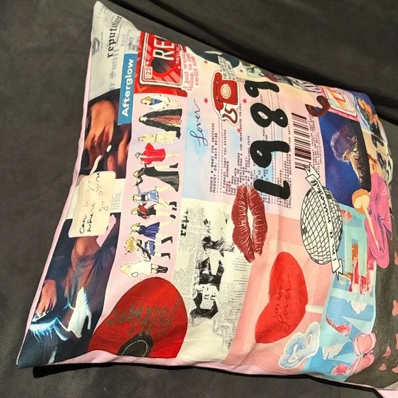 Taylor Swift Throw Pillow - Picture 6 of 6